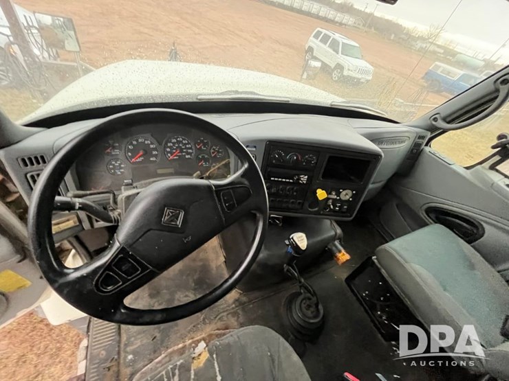 2005-international-7600-image-55