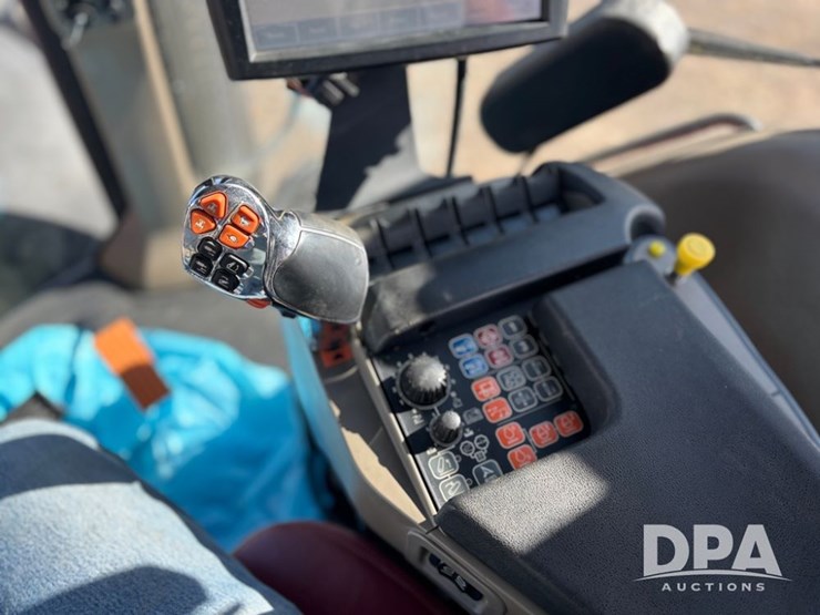 2018-case-ih-340-image-34