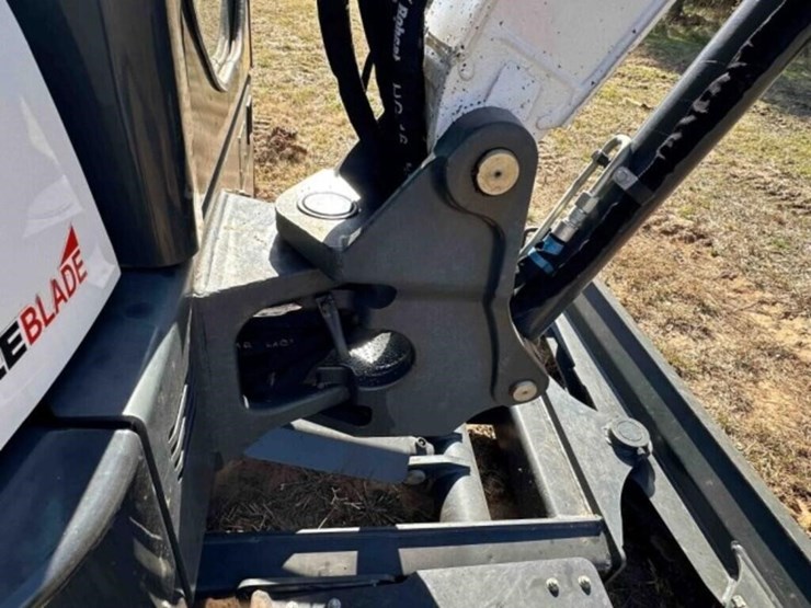 5802024-bobcat-e38-mini-excavator-image-20