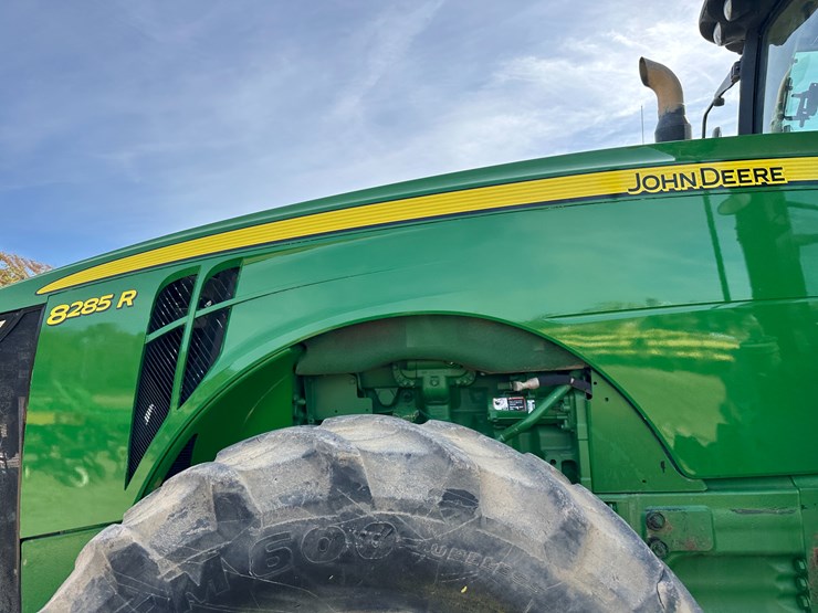 2010-john-deere-8285r-image-26