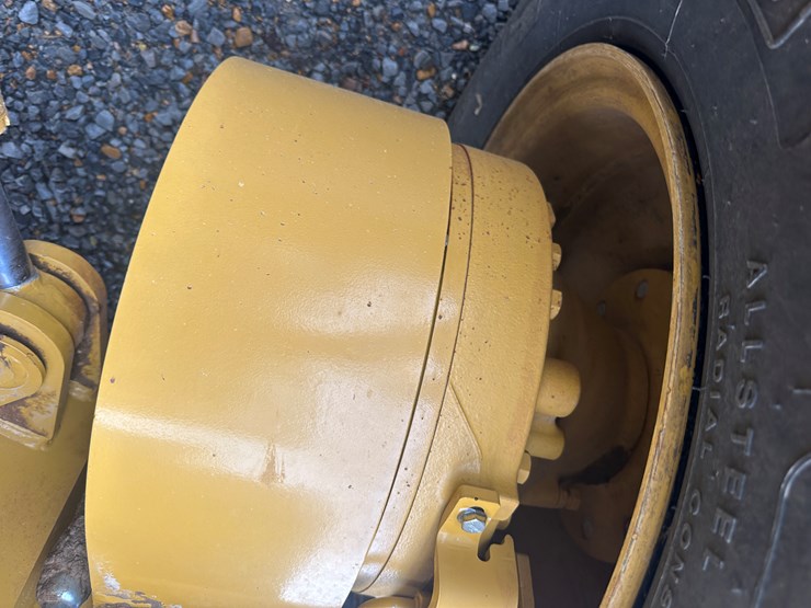 2022-caterpillar-140gc-image-19