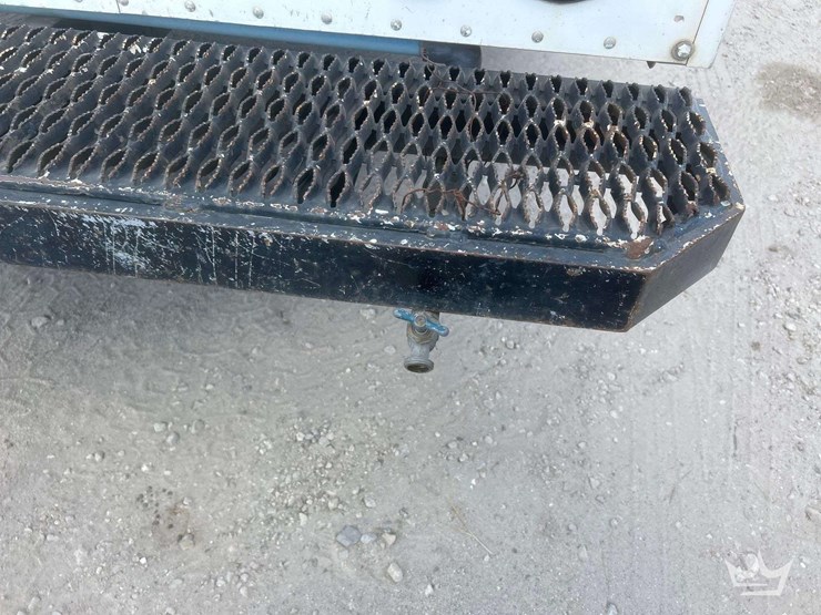 2014-freightliner-mt55-image-29