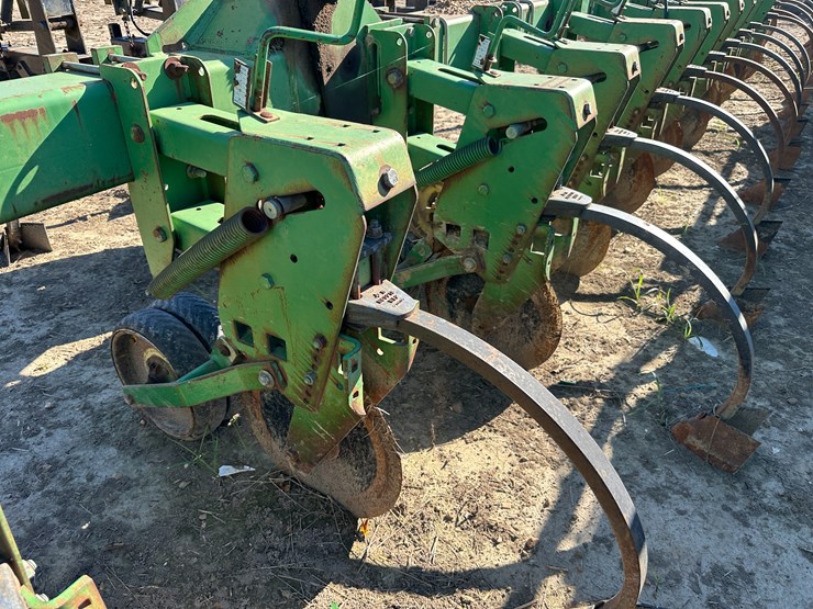 john-deere-16-image-37