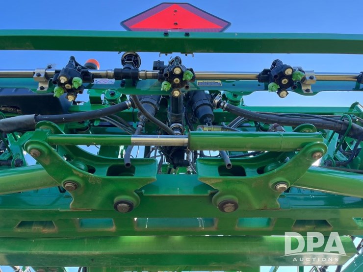2021-john-deere-r4044-image-44