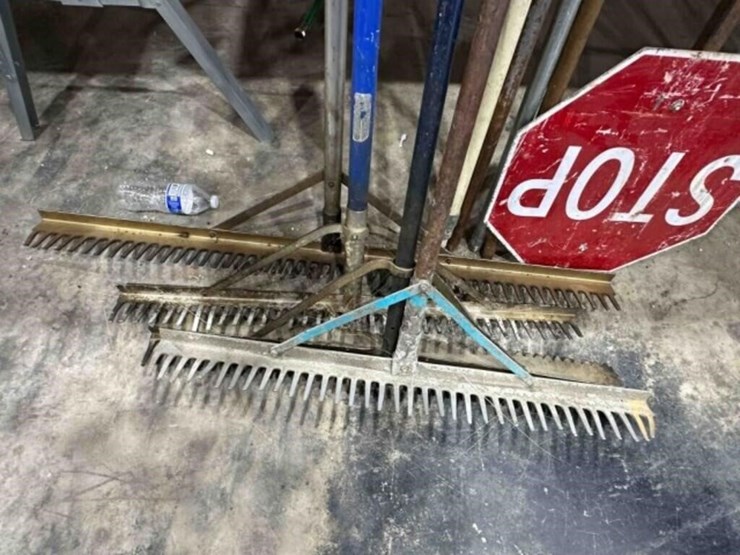 4-metal-rakes-&-stop-sign-image-2
