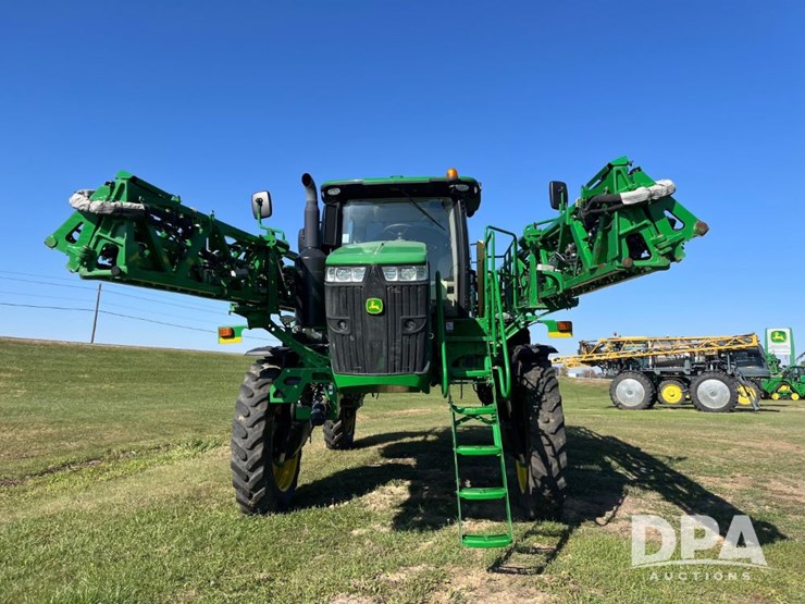 2021-john-deere-r4044-image-3
