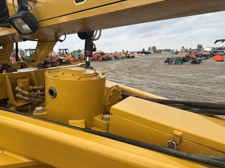 2022-caterpillar-140gc-image-45