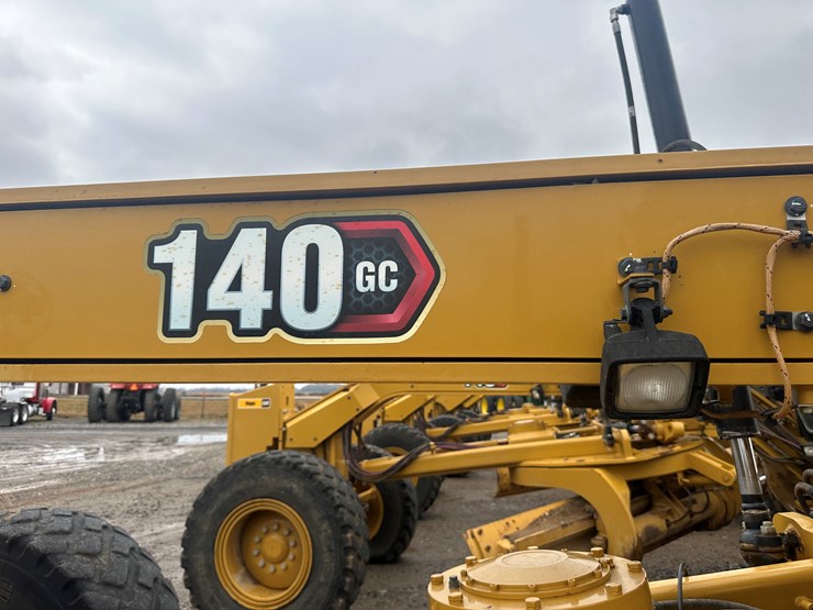 2022-caterpillar-140gc-image-36