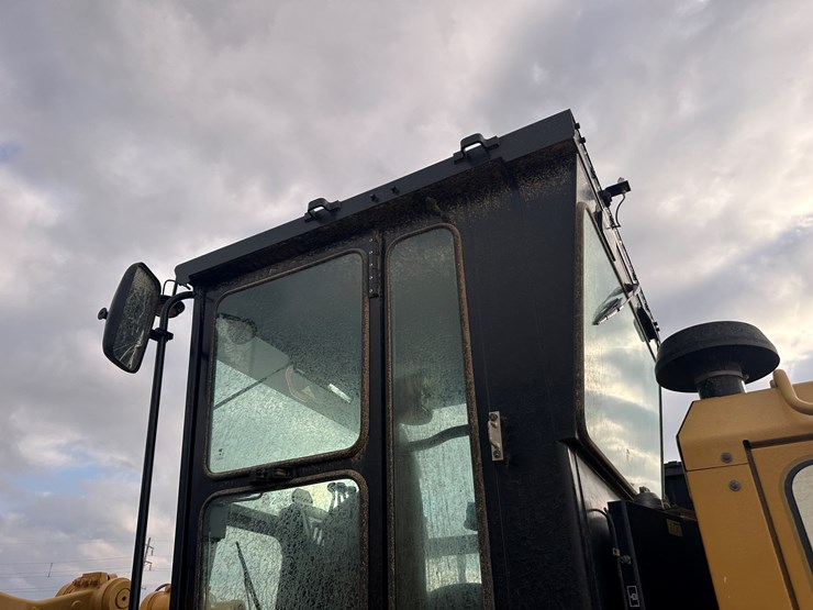 2022-caterpillar-140gc-image-26