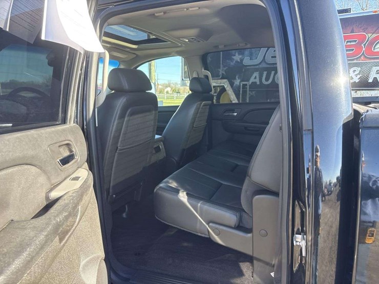 2013-chevrolet-3500hd-image-17