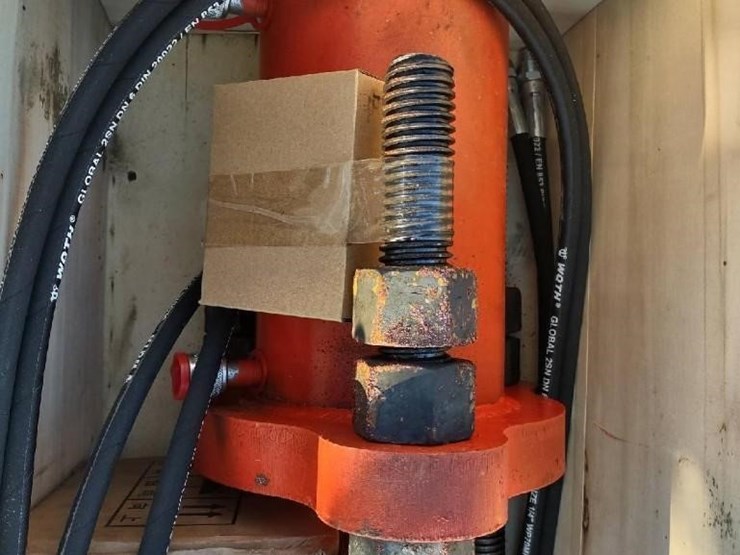 future-track-pin-press-machine-image-2