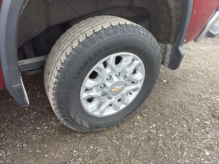 2022-chevrolet-silverado-2500-image-9