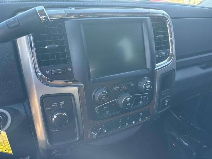 2015-ram-2500-laramie-image-23