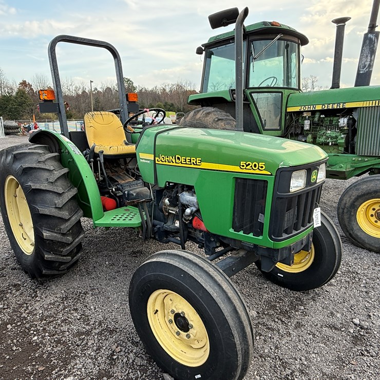 JOHN DEERE 5205