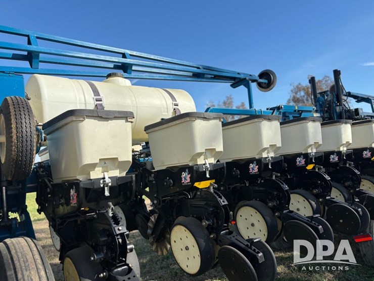 2022-kinze-3600-image-28