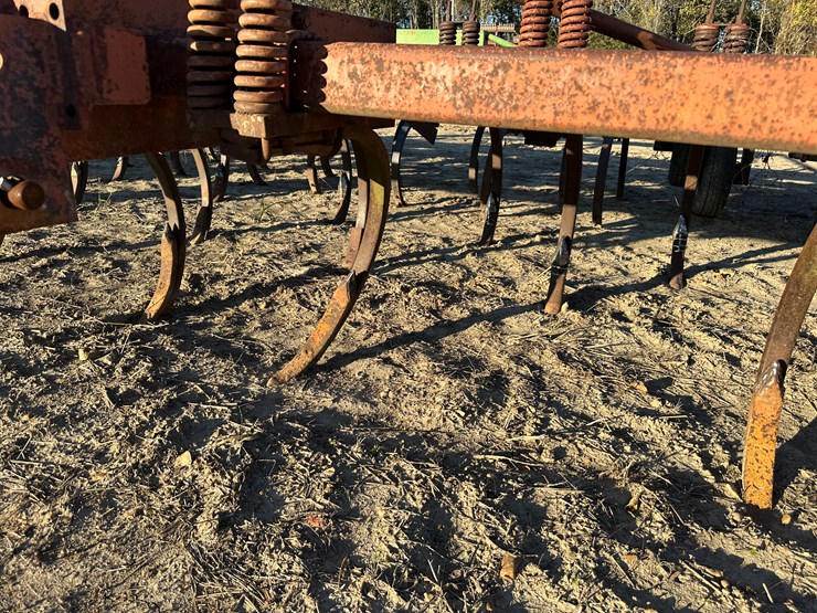 #33755-•-8'-chisel-plow-image-11