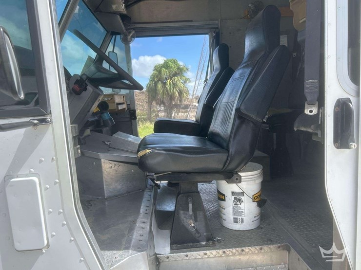 2014-freightliner-mt55-image-5