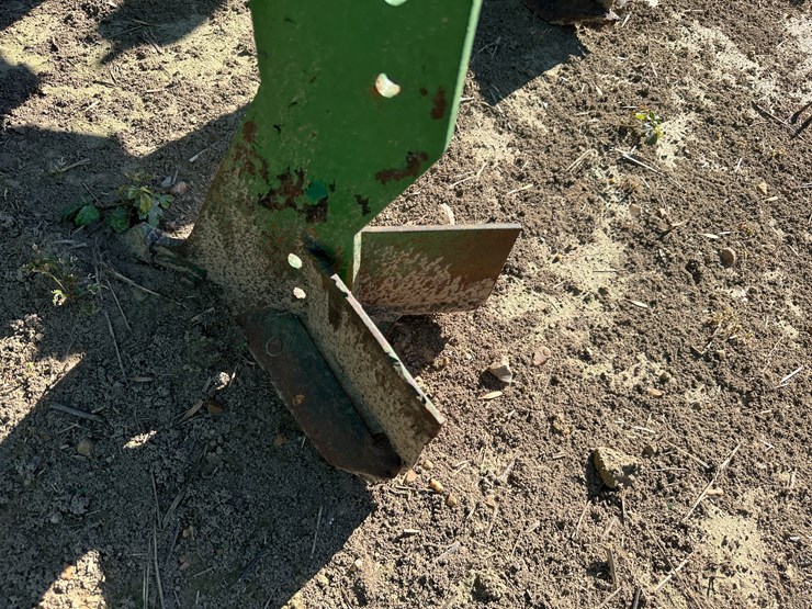 #33728-•-16-row-30"-cultivator-image-14