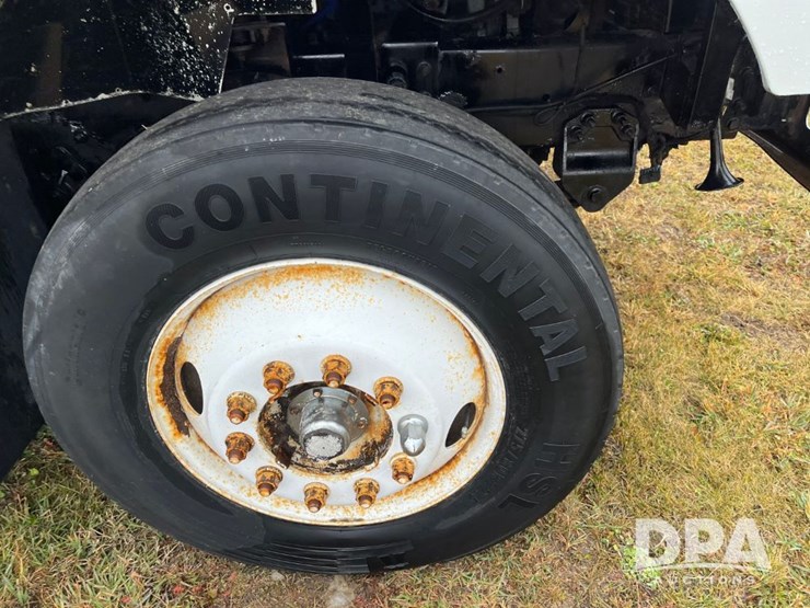 2004-international-7400-image-26