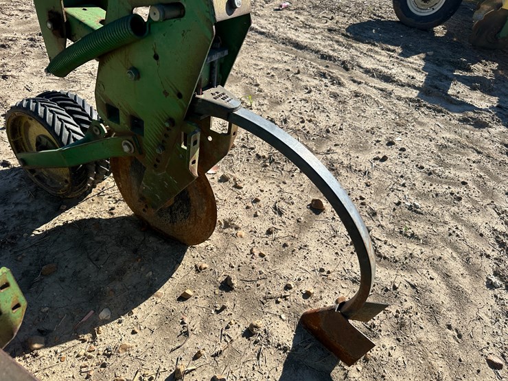 john-deere-16-image-15