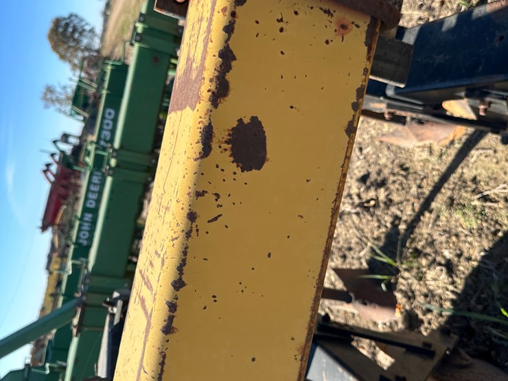 #33726-•-16-row-30"-cultivator-image-32