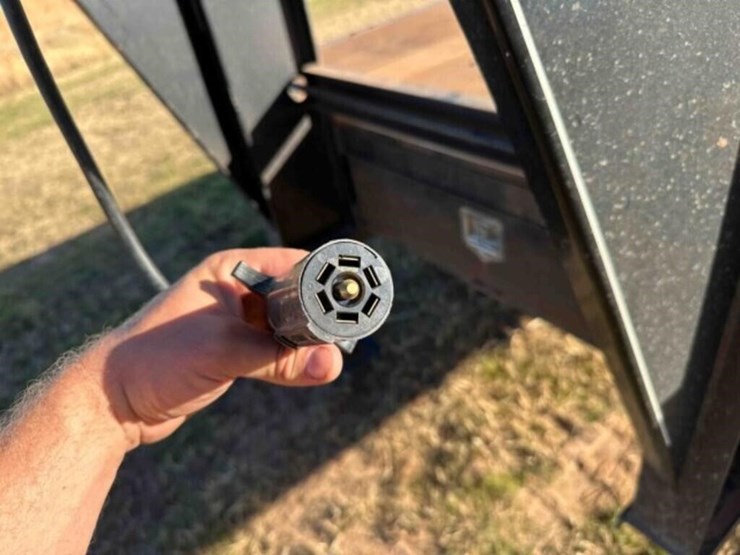 2008-titan-trailer-image-21