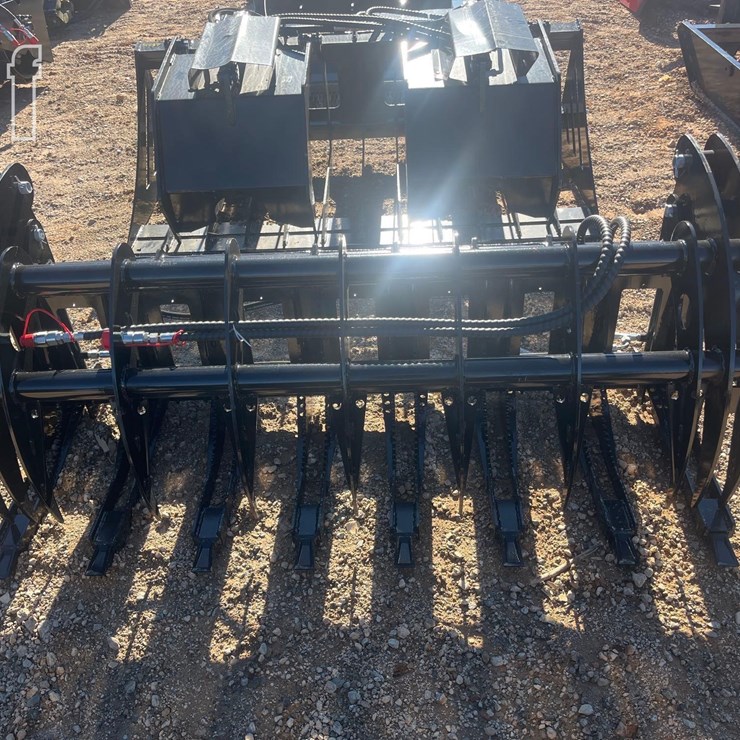 FUTURE 72IN HYDRAULIC SKID STEER WOOD GRABBER ATTA