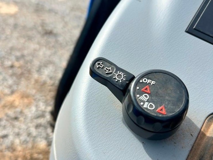 2016-new-holland-workmaster-37-image-35