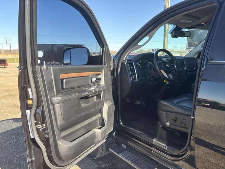 2015-ram-2500-laramie-image-13