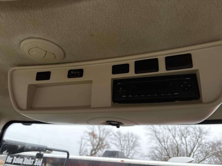 2014-john-deere-8245r-image-24