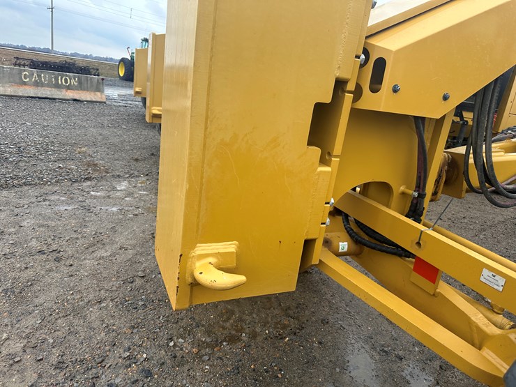 2022-caterpillar-140gc-image-47