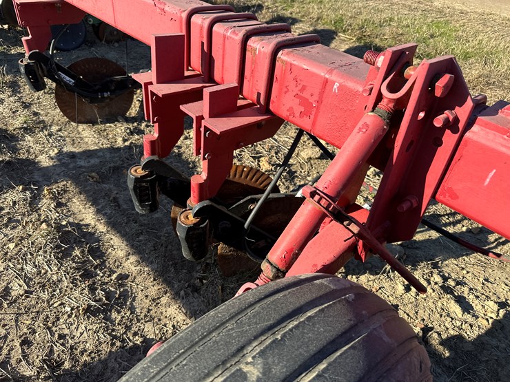 #33740-•-~20'-row-crop-cultivator-image-40
