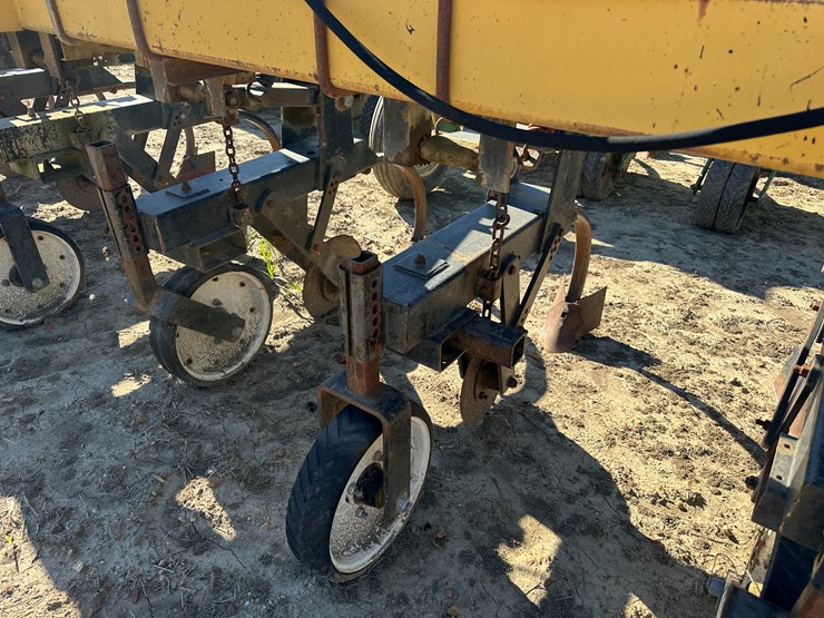 #33726-•-16-row-30"-cultivator-image-14
