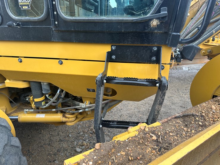 2022-caterpillar-140gc-awd-image-66