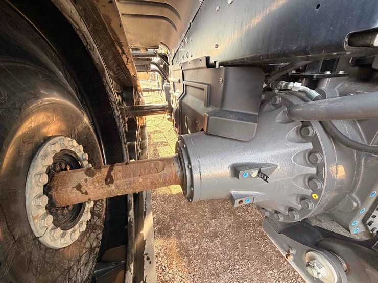 2020-agco-mt875e-large-frame-row-crop-track-tractor-image-27