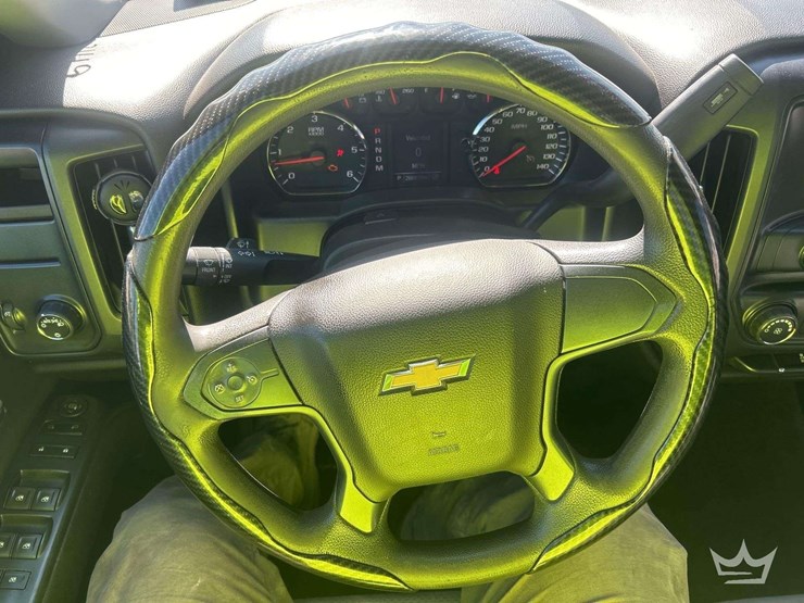 2015-chevrolet-silverado-1500-crew-cab-pickup-truck-image-10