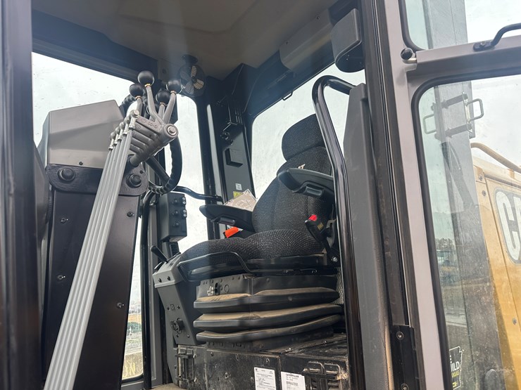 2022-caterpillar-140gc-awd-image-102