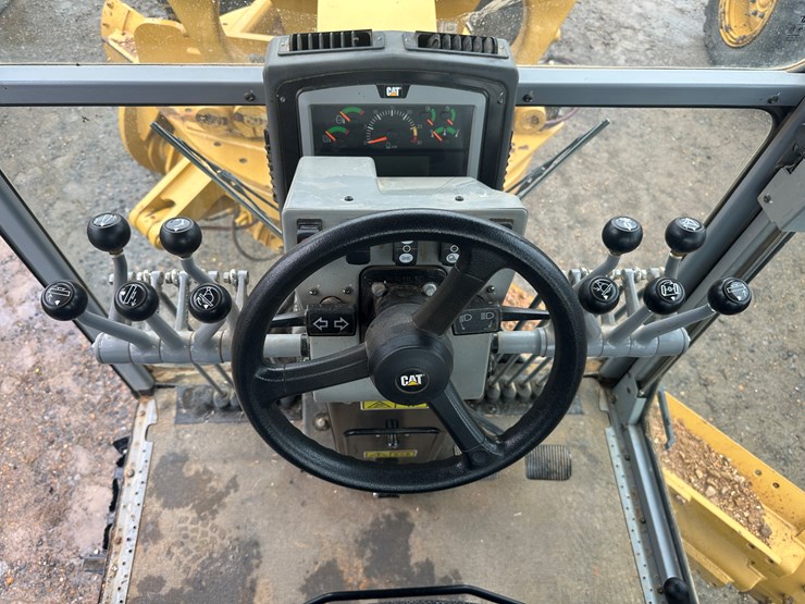 2022-caterpillar-140gc-image-91