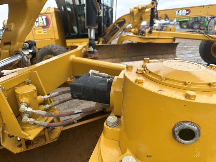 2022-caterpillar-140gc-image-48