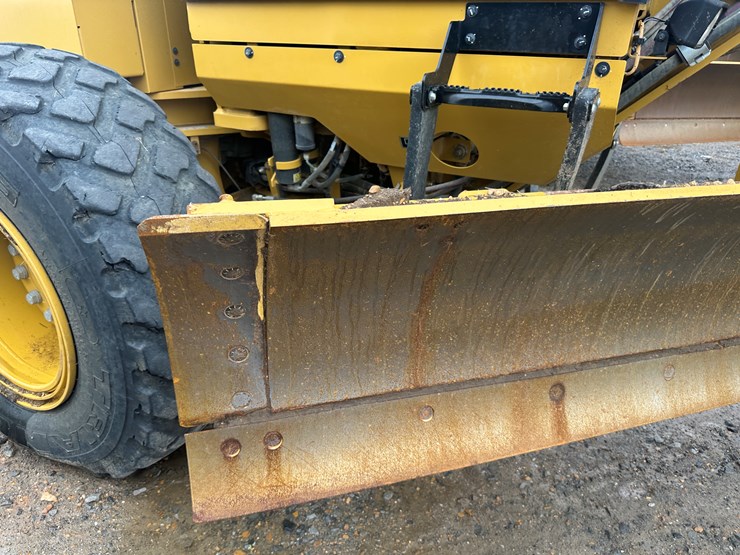 2022-caterpillar-140gc-awd-image-65