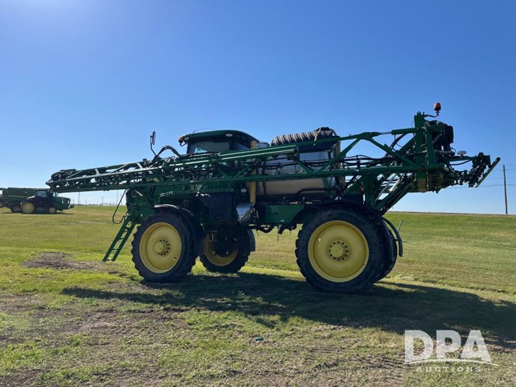 2021-john-deere-r4044-image-19