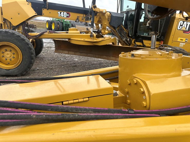 2022-caterpillar-140gc-awd-image-42