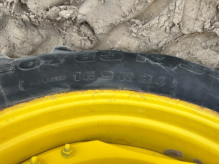 2010-john-deere-8285r-image-7