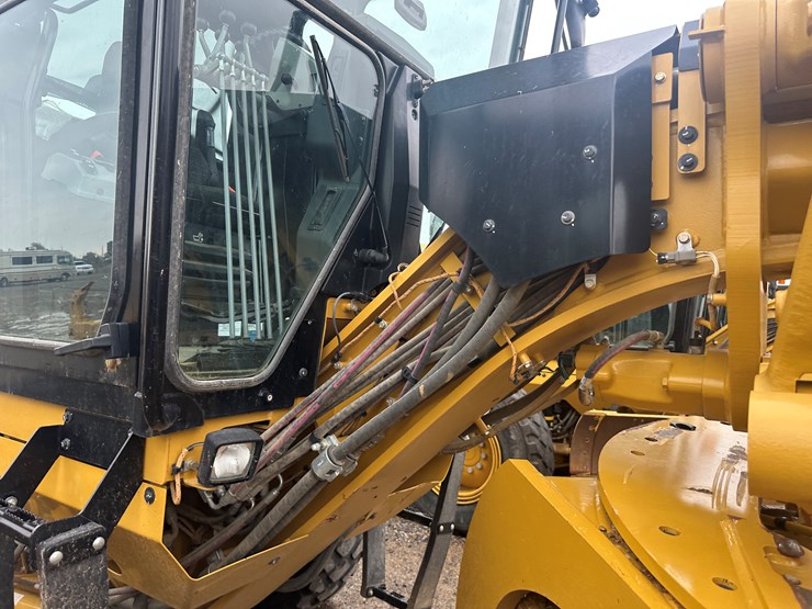 2022-caterpillar-140gc-awd-image-63
