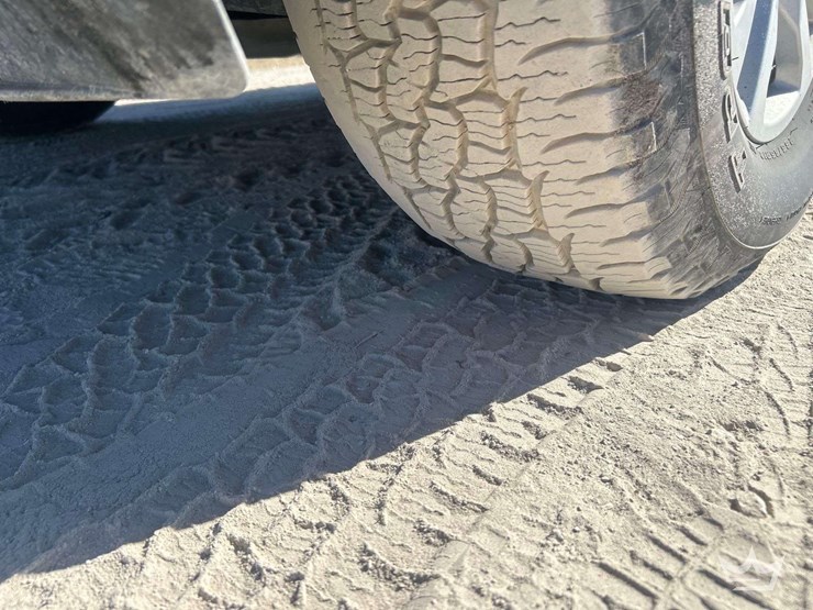 2020-chevrolet-silverado-1500-image-35