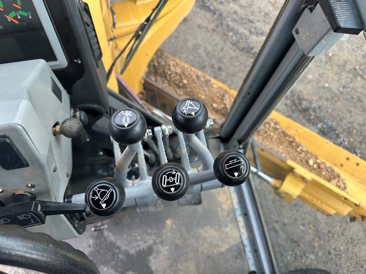 2022-caterpillar-140gc-image-86