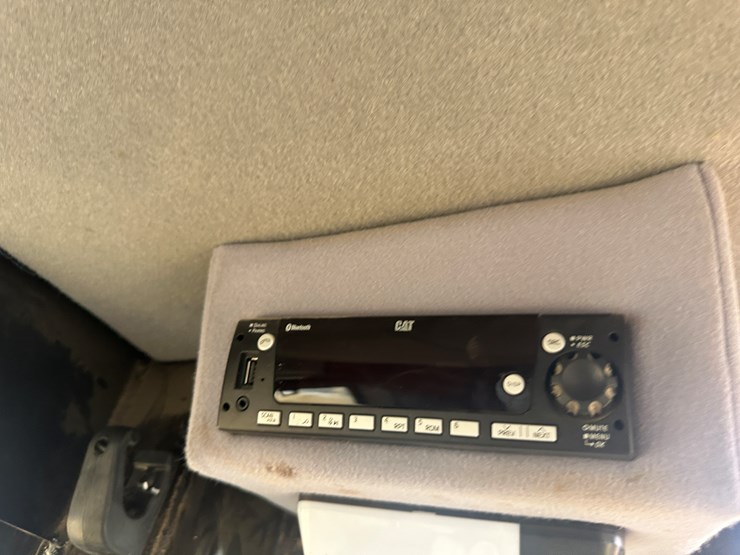 2022-caterpillar-140gc-image-100