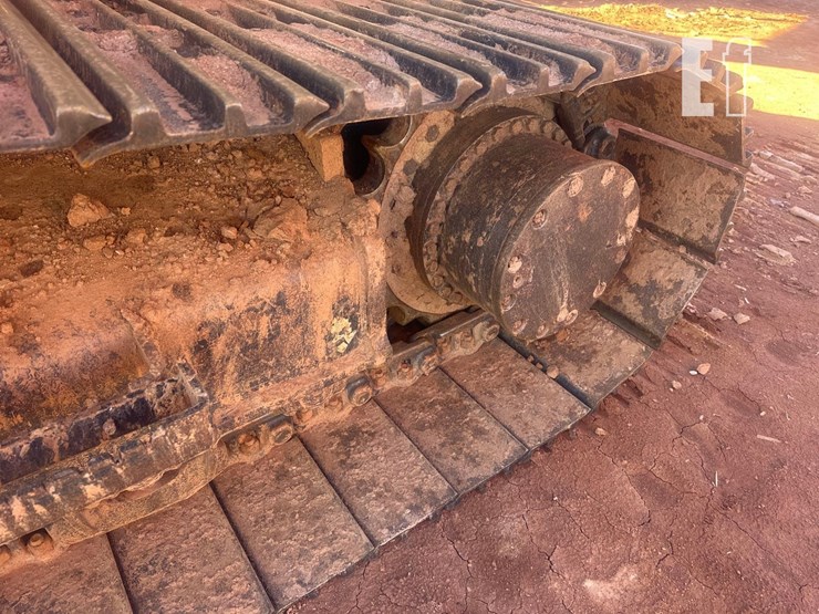 2016-hitachi-zx250-lc-image-14