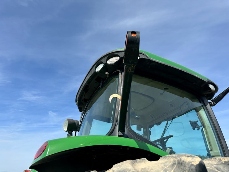 2010-john-deere-8285r-image-38