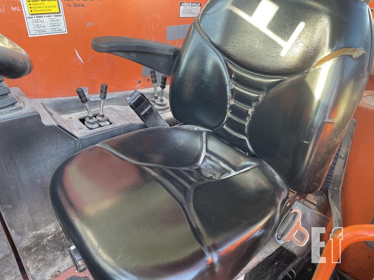 2011-jlg-g10-55a-image-6